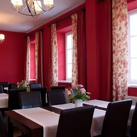 Bed & Breakfast Kuznia Palacowa 4*