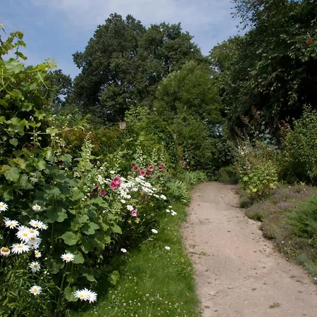 Kuznia Palacowa Bed & Breakfast 4*