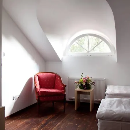 Kuznia Palacowa Bed & Breakfast 4*